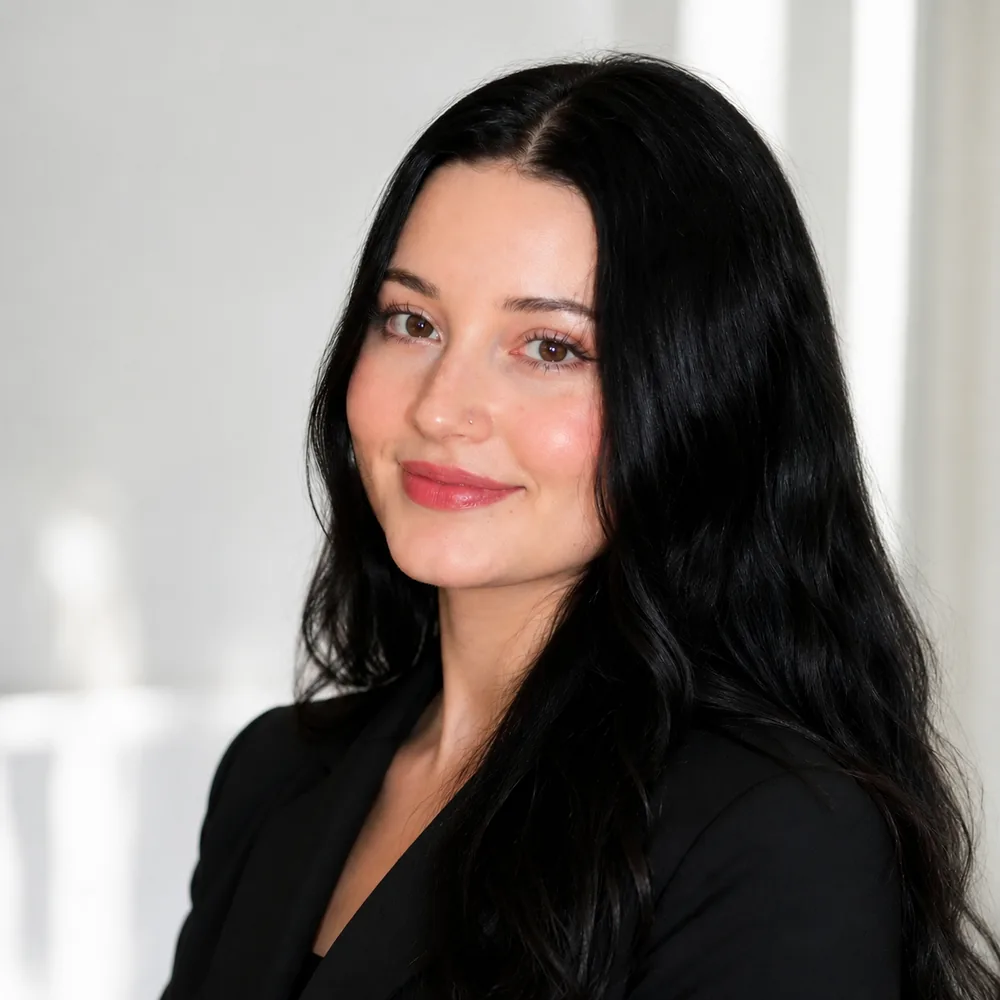 Janelle Arnold, Buyer and product lister at San Diego Jewelry Buyers